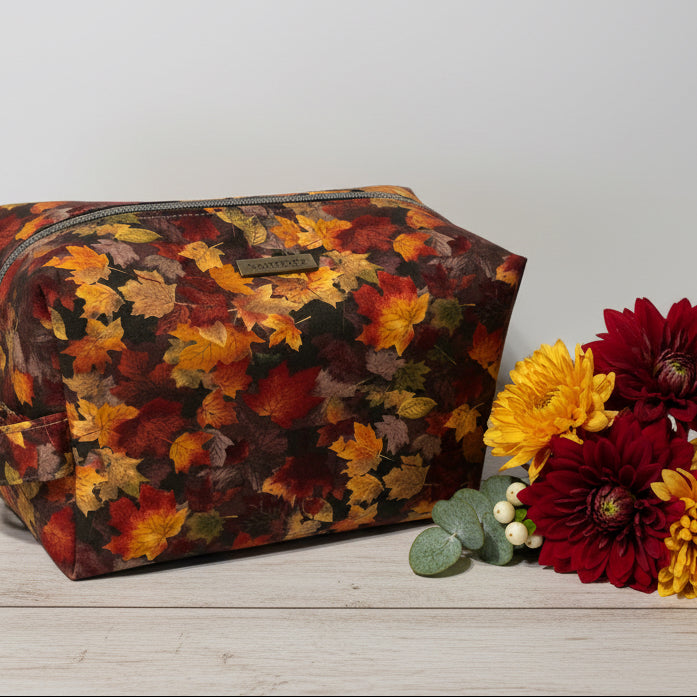 Cosmetic bag with autumn leaf pattern 